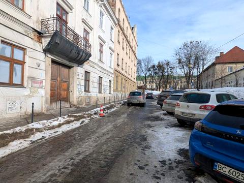 коммерческая по адресу Валовая ул., 21