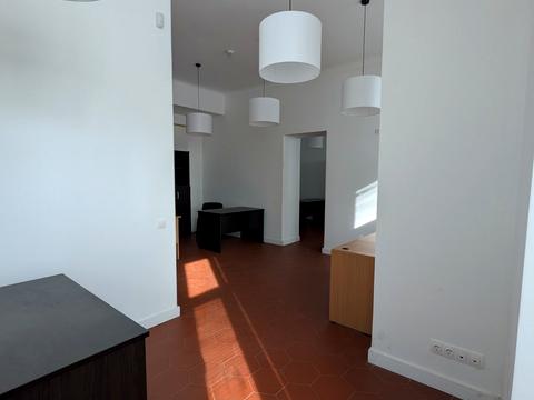 коммерческая по адресу Валовая ул., 21