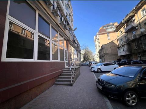 комерційна за адресою Французький бульв., 9