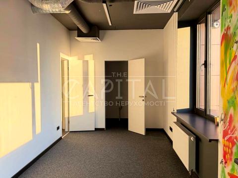 комерційна за адресою Саксаганського вул., 3