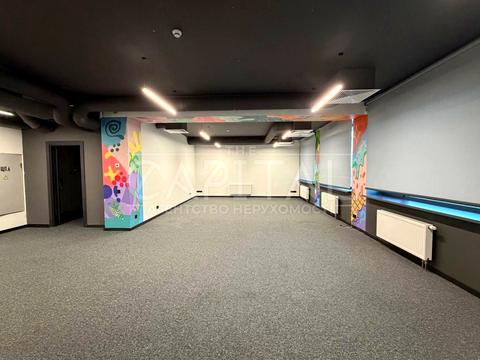 комерційна за адресою Саксаганського вул., 3