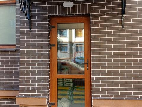 комерційна за адресою Західна вул., 10