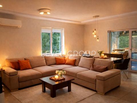 будинок за адресою Революції Гідності вул. (Революції)