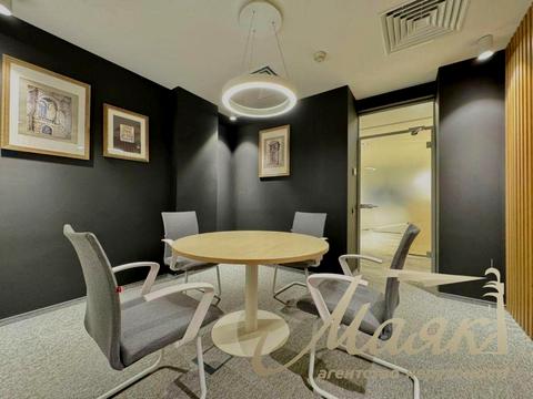 комерційна за адресою Київ, Спортивна пл., 3