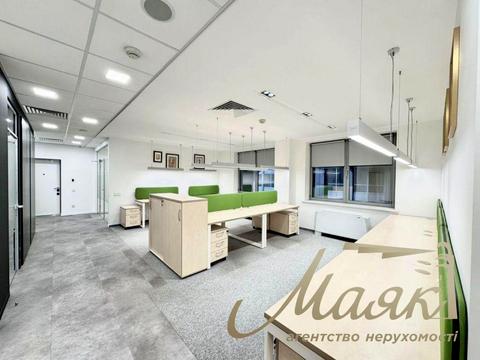 комерційна за адресою Київ, Спортивна пл., 3