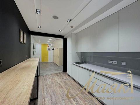 комерційна за адресою Київ, Спортивна пл., 3