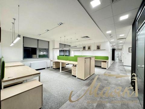 комерційна за адресою Київ, Спортивна пл., 3