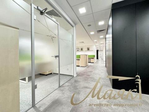 комерційна за адресою Київ, Спортивна пл., 3