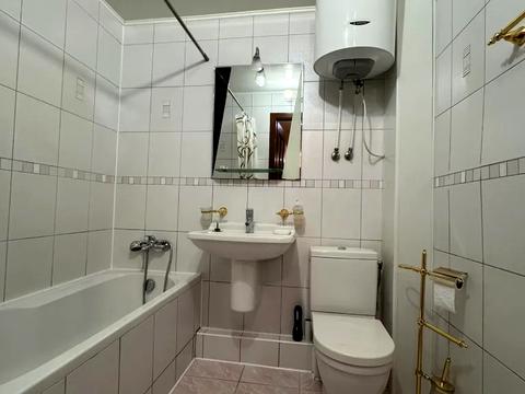 квартира за адресою Менахем-Мендл Шнеєрсона вул. (Мініна), 5