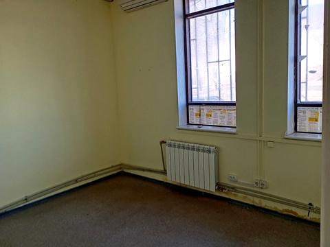 комерційна за адресою Поштова вул. (Горького), 3