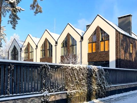 будинок за адресою Євгена Коновальця вул., 49