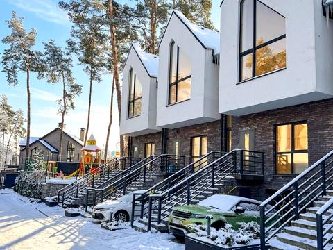 будинок за адресою Євгена Коновальця вул., 49