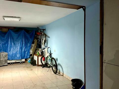 паркомісце за адресою Степана Бандери вул., 12б