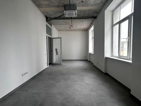 комерційна за адресою Львів, Героїв УПА вул., 73