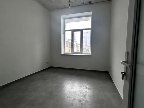 комерційна за адресою Львів, Героїв УПА вул., 73