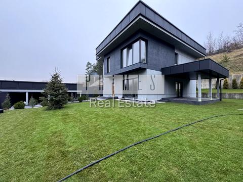 будинок за адресою с. Лісники, квіткова