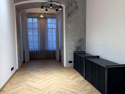 комерційна за адресою Ніжинська вул., 47