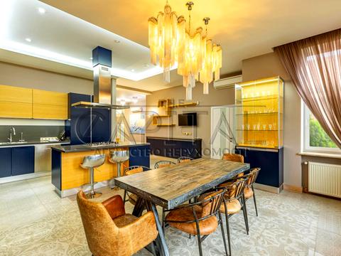 будинок за адресою Світанкова, 1