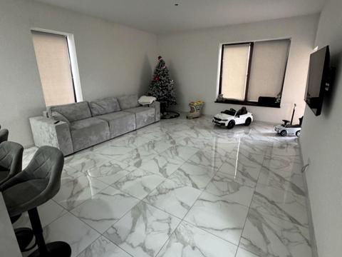 будинок за адресою Місячна