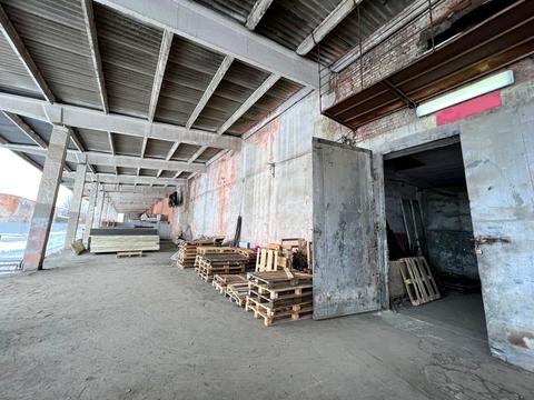 комерційна за адресою Івана Левинського вул., 1