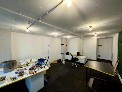 коммерческая по адресу Миколы Бажана просп., 12