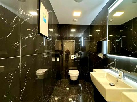 комерційна за адресою Київ, Спортивна пл., 3