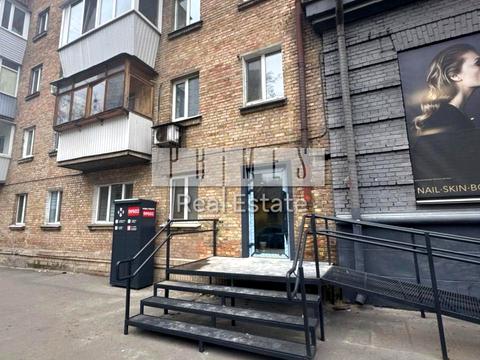 комерційна за адресою Василя Яна вул., 2