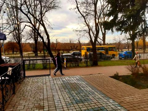 комерційна за адресою Русанівська набережна вул., 4