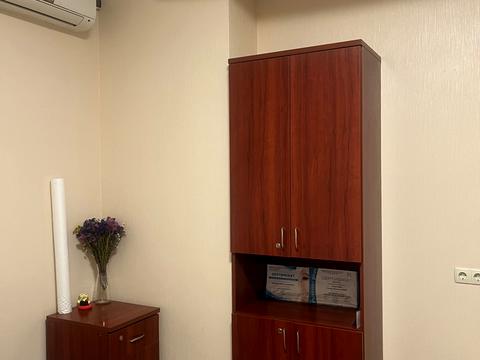 комерційна за адресою Дніпровська набережна вул., 1