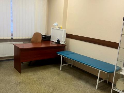 комерційна за адресою Дніпровська набережна вул., 1