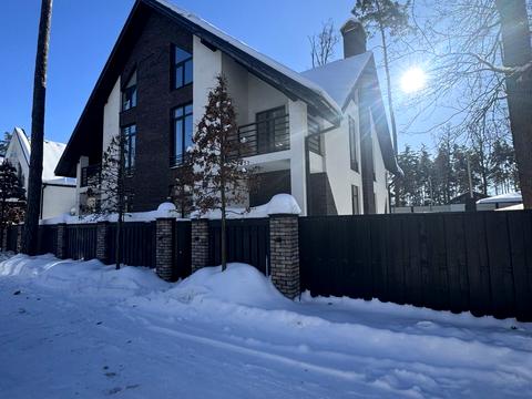 будинок за адресою Євгена Коновальця вул.