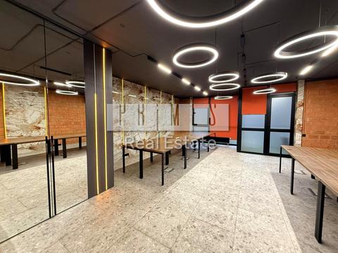 комерційна за адресою Джона Маккейна вул. (Івана Кудрі), 1