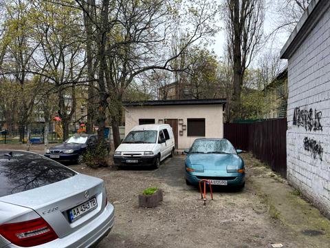 комерційна за адресою Ушинського вул., 1