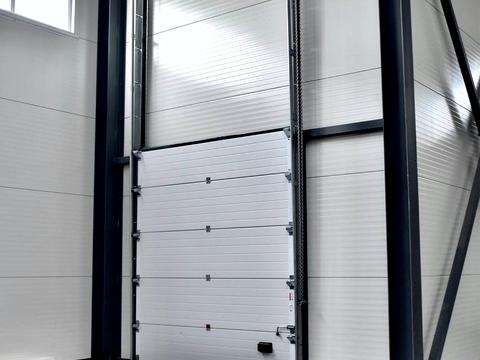 комерційна за адресою Білогородська вул., 17