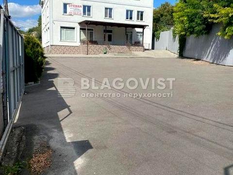 комерційна за адресою Лауреатська вул., 8