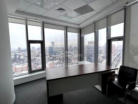 комерційна за адресою Спортивна пл., 1А