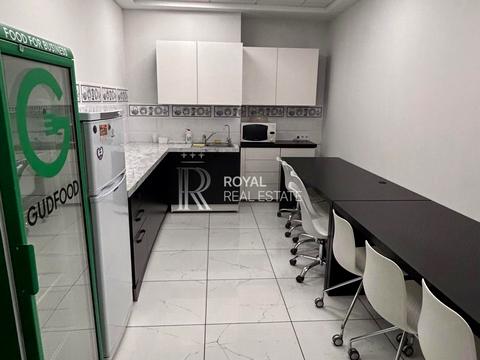 комерційна за адресою Спортивна пл., 1А