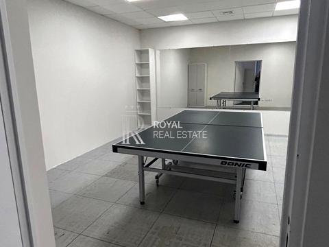 комерційна за адресою Спортивна пл., 1А