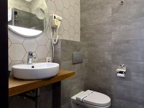 комерційна за адресою Аркадіївський пров., 9/1