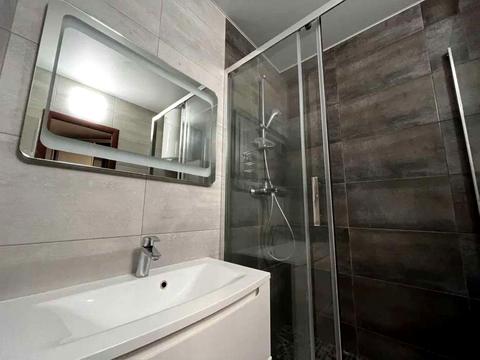 квартира за адресою Софії Русової вул., 5-Б