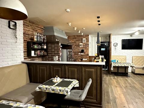 комерційна за адресою Молодіжна вул., 1