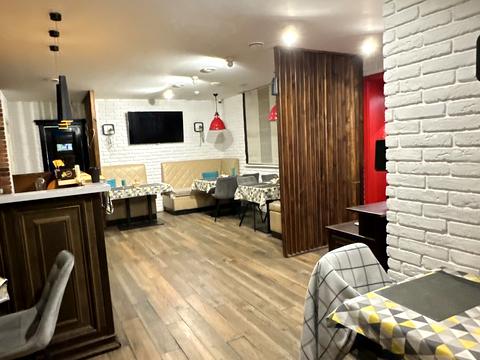 комерційна за адресою Молодіжна вул., 1