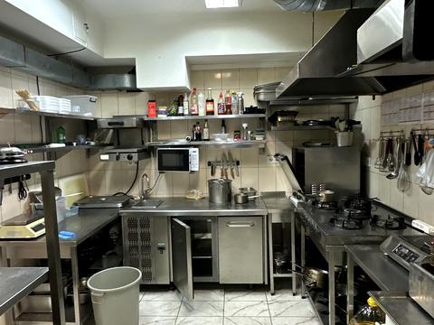 комерційна за адресою Молодіжна вул., 1