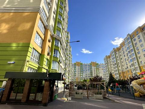 комерційна за адресою Молодіжна вул., 1