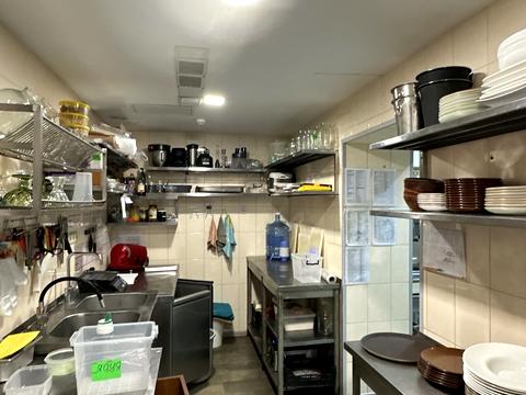 комерційна за адресою Молодіжна вул., 1