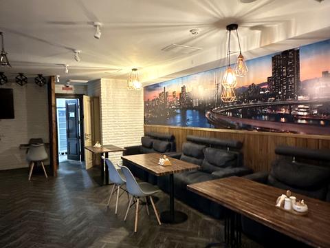 комерційна за адресою Молодіжна вул., 1