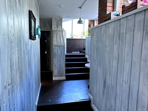 комерційна за адресою Молодіжна вул., 1