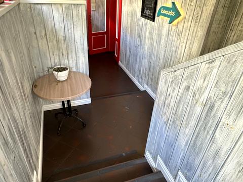 комерційна за адресою Молодіжна вул., 1