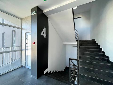 комерційна за адресою Весняна вул., 36