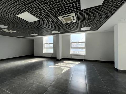 комерційна за адресою Весняна вул., 36